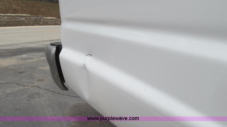 image for item E3698 2000 Ford E350 XL van