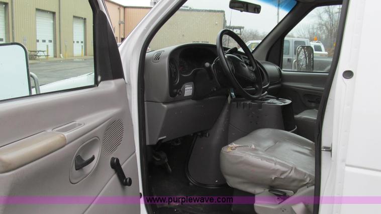 image for item E3698 2000 Ford E350 XL van