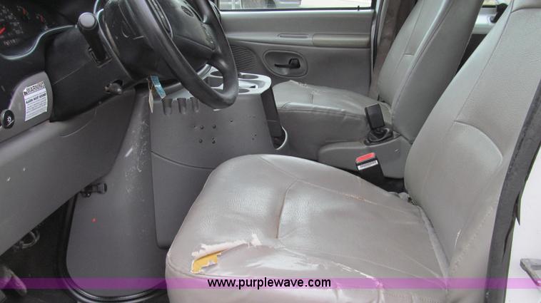 image for item E3698 2000 Ford E350 XL van