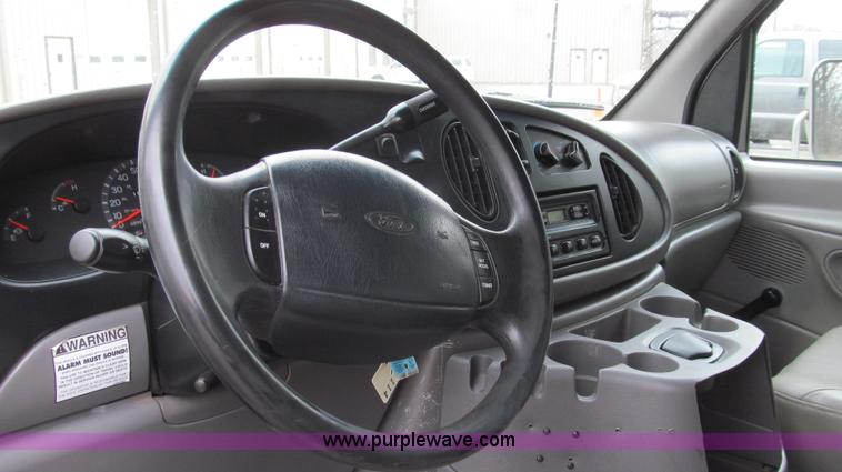 image for item E3698 2000 Ford E350 XL van