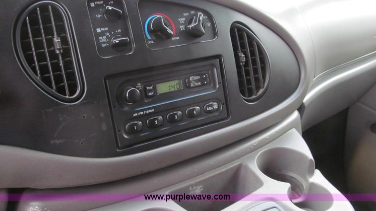 image for item E3698 2000 Ford E350 XL van