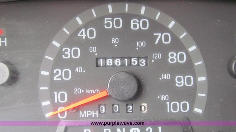 image for item E3698 2000 Ford E350 XL van