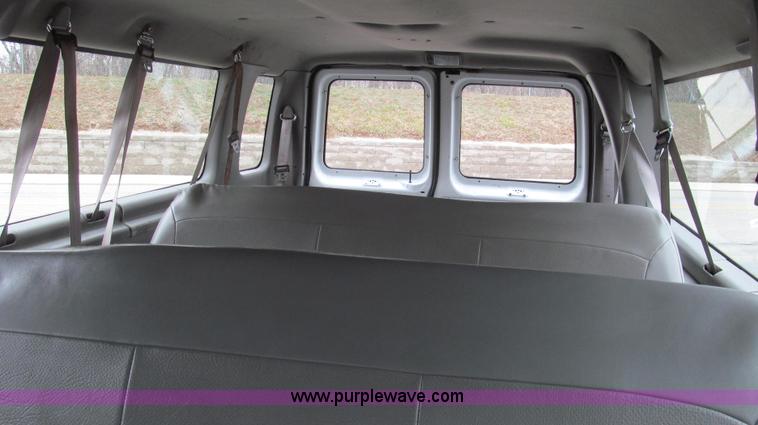 image for item E3698 2000 Ford E350 XL van