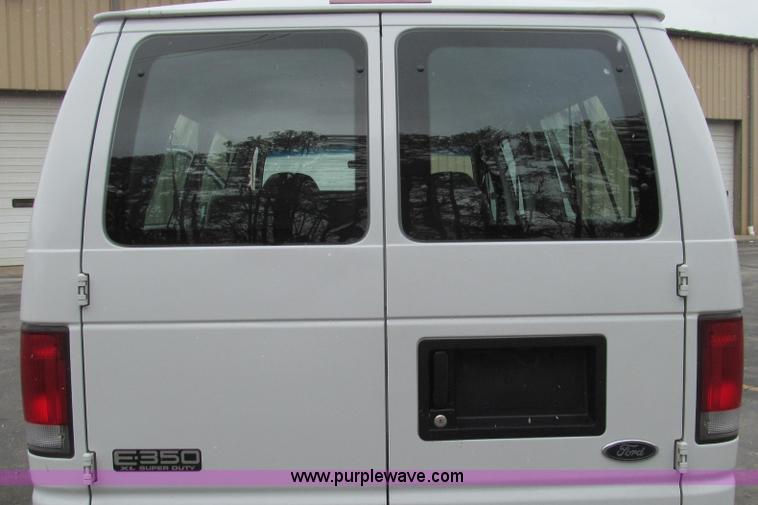 image for item E3698 2000 Ford E350 XL van