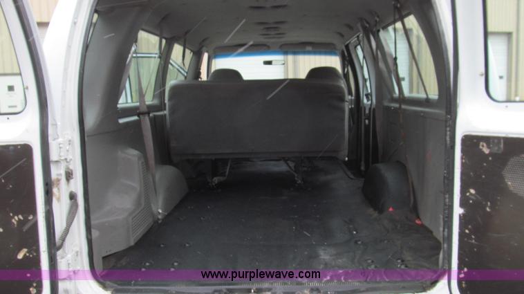 image for item E3698 2000 Ford E350 XL van