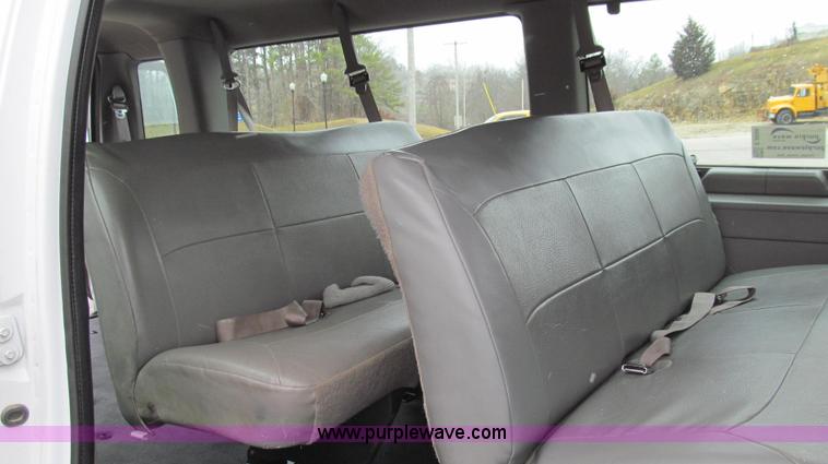 image for item E3698 2000 Ford E350 XL van