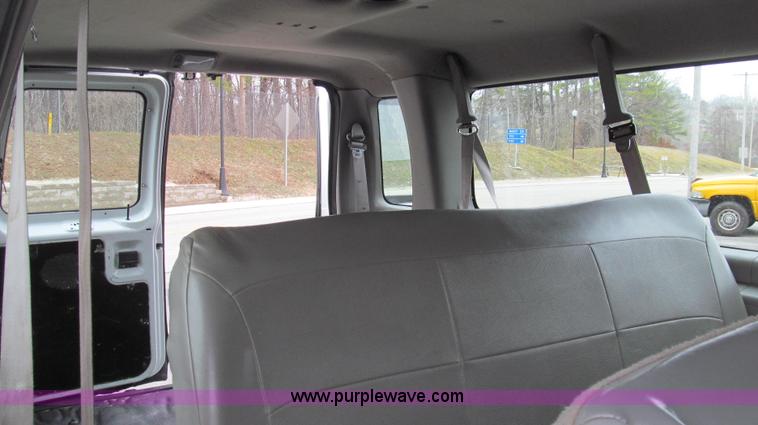 image for item E3698 2000 Ford E350 XL van