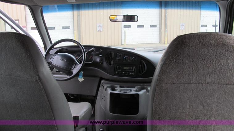 image for item E3698 2000 Ford E350 XL van