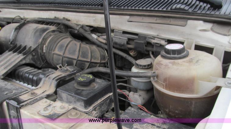 image for item E3698 2000 Ford E350 XL van