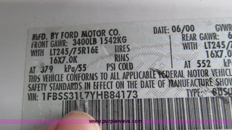 image for item E3698 2000 Ford E350 XL van