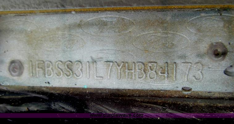 image for item E3698 2000 Ford E350 XL van