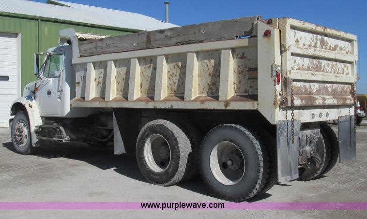 image for item E3746 2000 International 4900 dump truck
