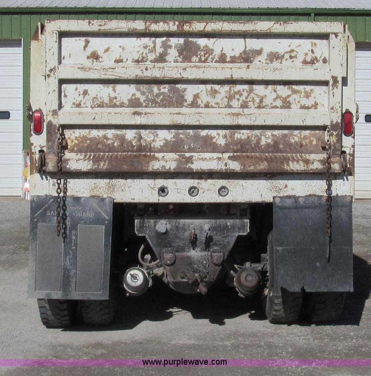 image for item E3746 2000 International 4900 dump truck