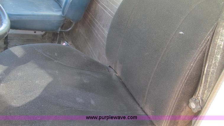 image for item E3746 2000 International 4900 dump truck