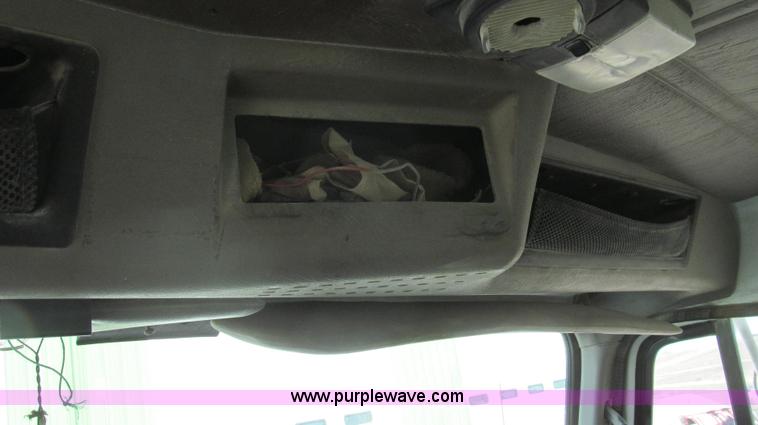 image for item E3746 2000 International 4900 dump truck