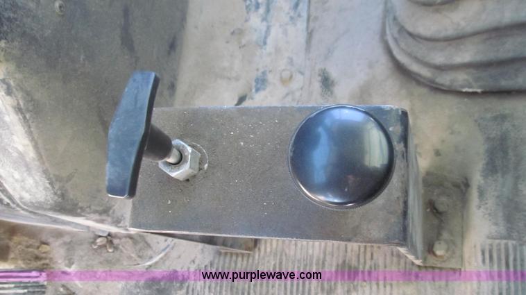 image for item E3746 2000 International 4900 dump truck