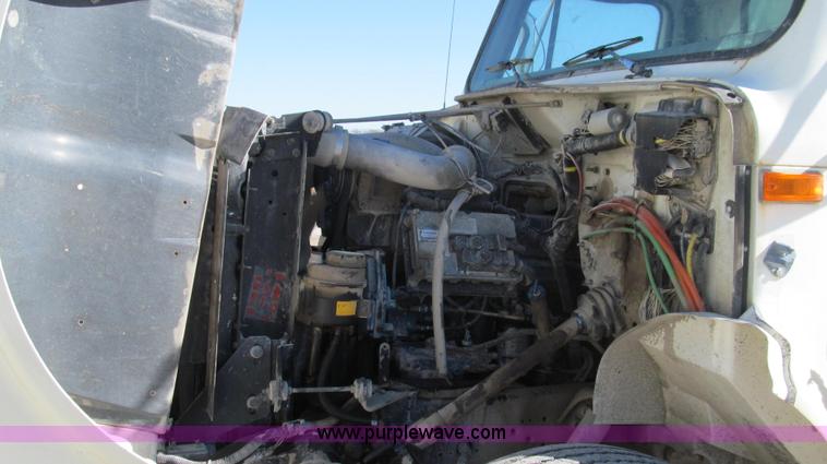 image for item E3746 2000 International 4900 dump truck