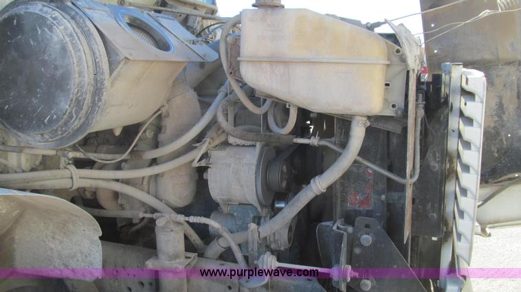 image for item E3746 2000 International 4900 dump truck