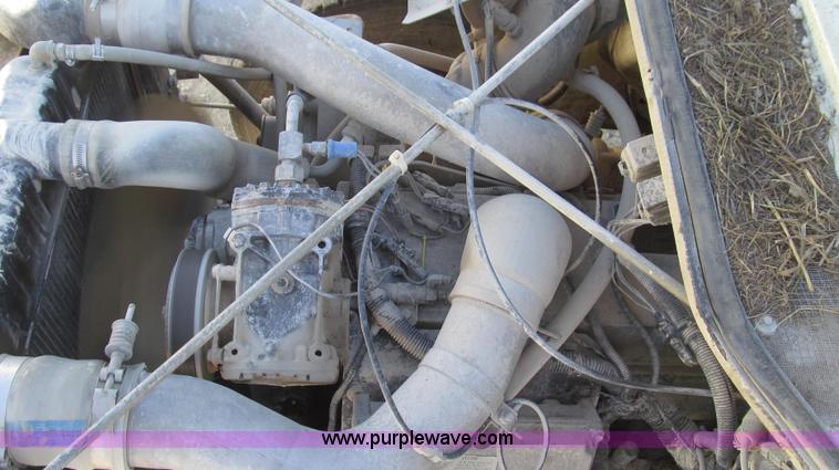 image for item E3746 2000 International 4900 dump truck