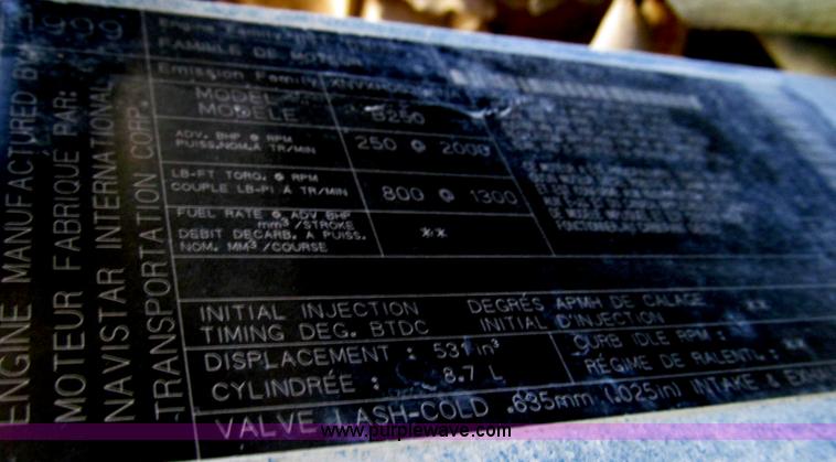 image for item E3746 2000 International 4900 dump truck