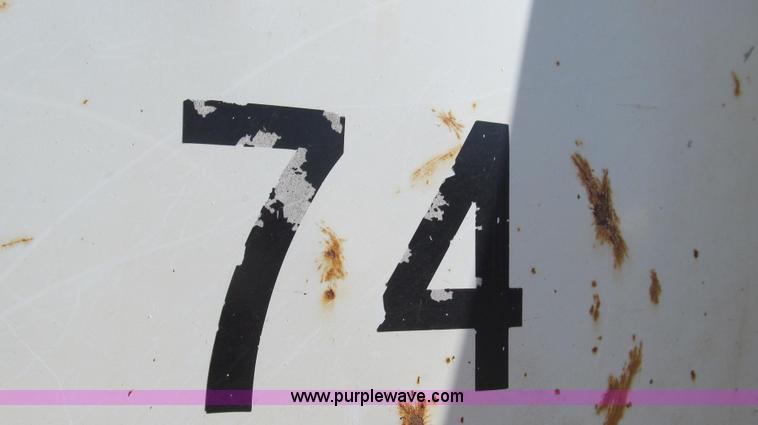 image for item E3746 2000 International 4900 dump truck