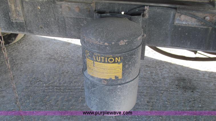 image for item E3746 2000 International 4900 dump truck