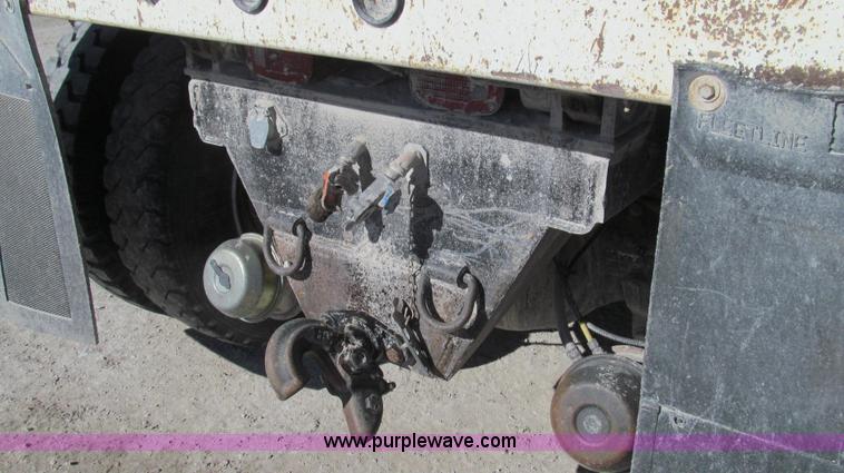 image for item E3746 2000 International 4900 dump truck