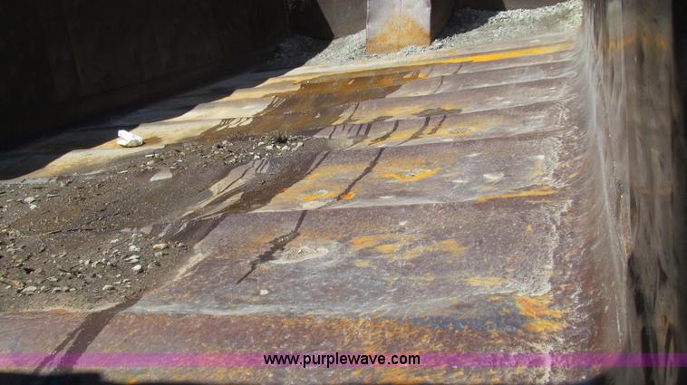 image for item E3746 2000 International 4900 dump truck