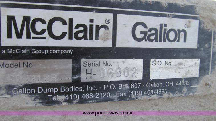 image for item E3746 2000 International 4900 dump truck