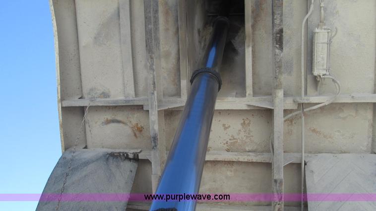 image for item E3746 2000 International 4900 dump truck