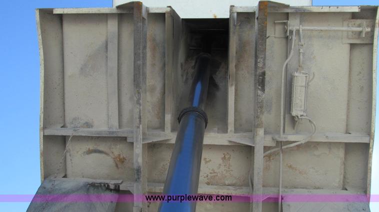 image for item E3746 2000 International 4900 dump truck