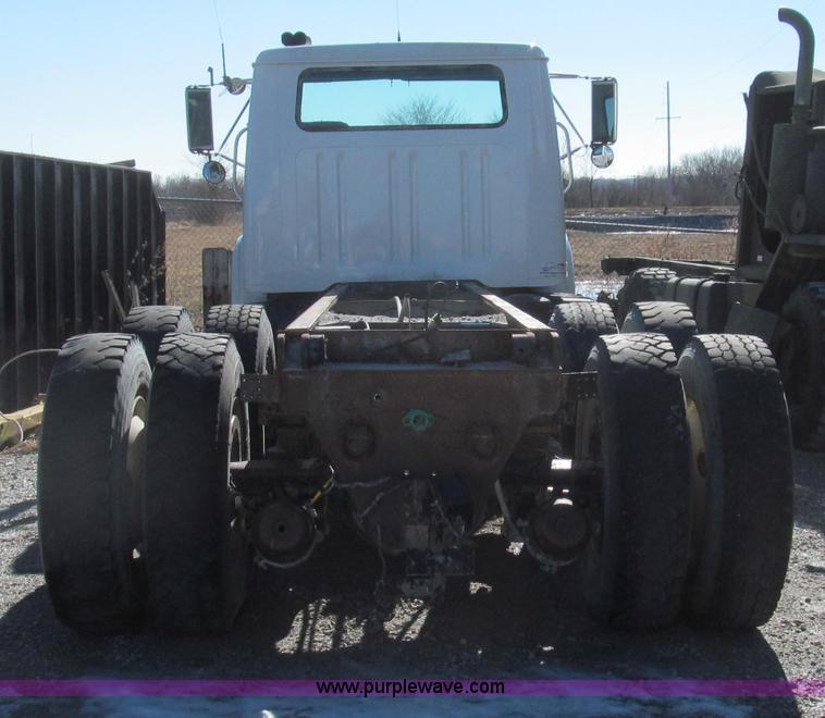 image for item E3747 1999 International 4900 dump truck