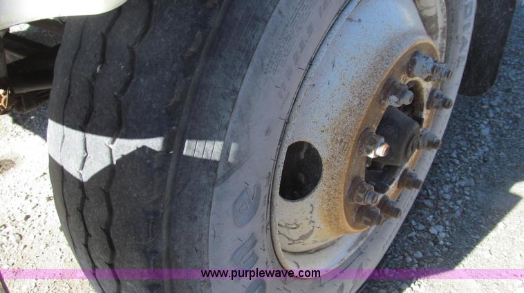 image for item E3747 1999 International 4900 dump truck