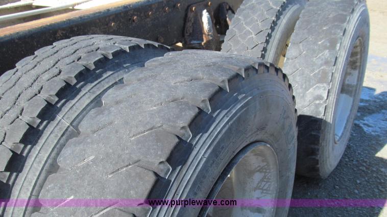 image for item E3747 1999 International 4900 dump truck