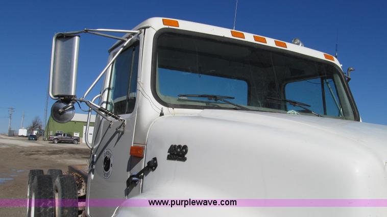 image for item E3747 1999 International 4900 dump truck