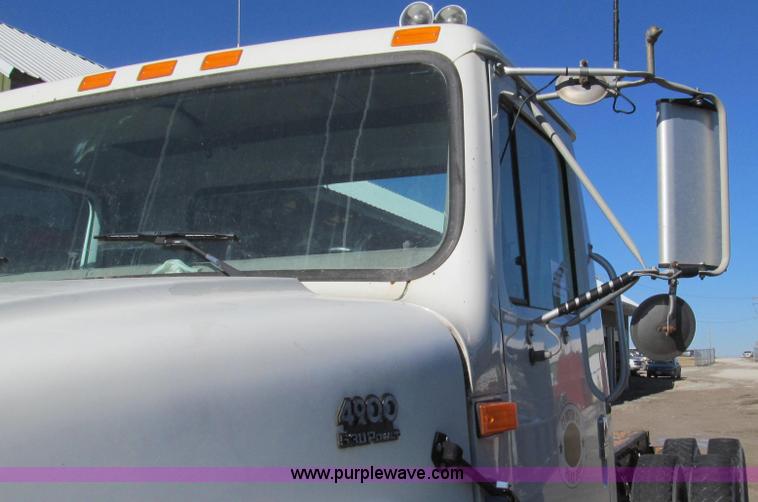 image for item E3747 1999 International 4900 dump truck