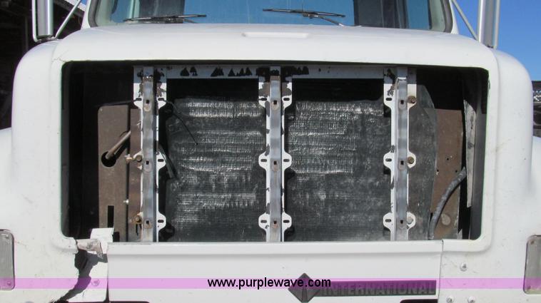 image for item E3747 1999 International 4900 dump truck