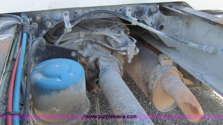 image for item E3747 1999 International 4900 dump truck