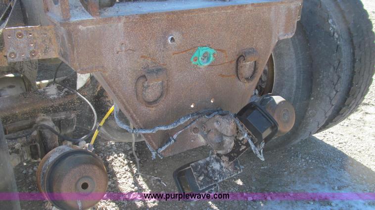 image for item E3747 1999 International 4900 dump truck