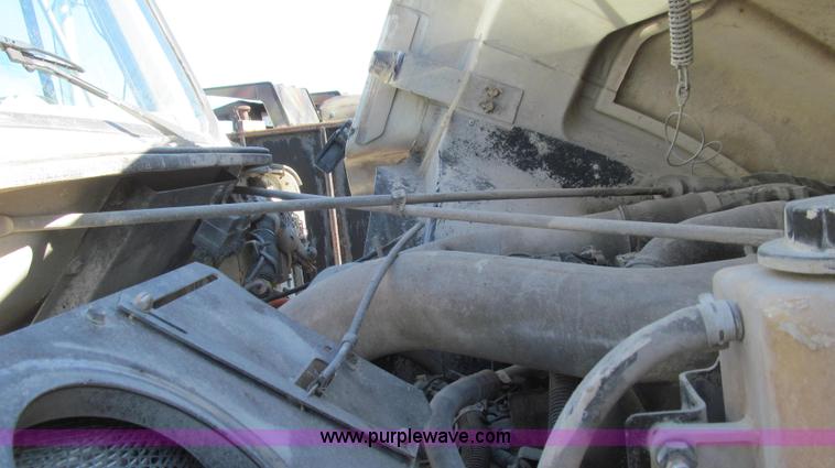 image for item E3747 1999 International 4900 dump truck