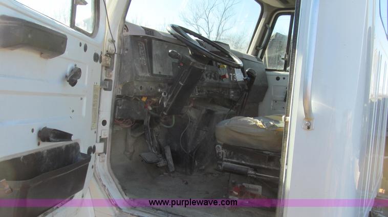 image for item E3747 1999 International 4900 dump truck