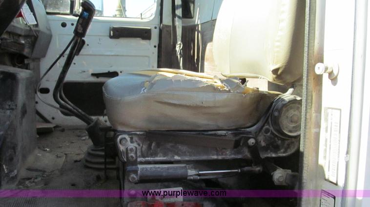 image for item E3747 1999 International 4900 dump truck