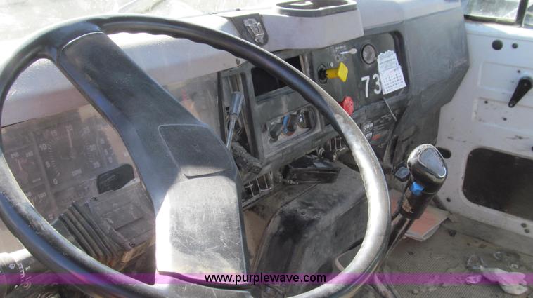 image for item E3747 1999 International 4900 dump truck