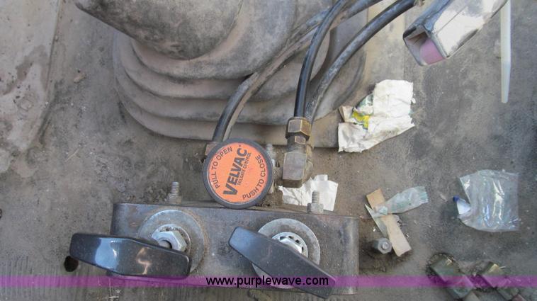 image for item E3747 1999 International 4900 dump truck