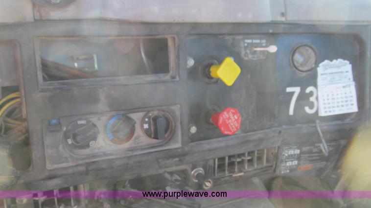 image for item E3747 1999 International 4900 dump truck