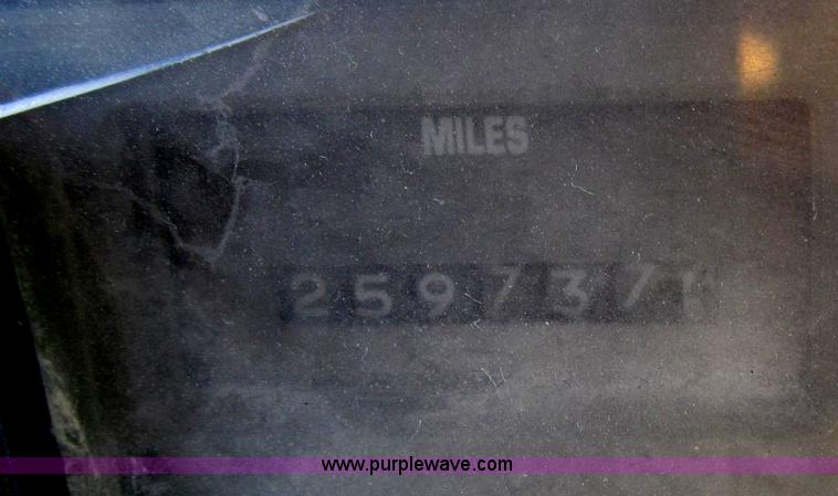 image for item E3747 1999 International 4900 dump truck