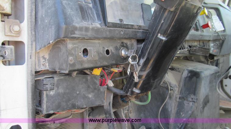 image for item E3747 1999 International 4900 dump truck