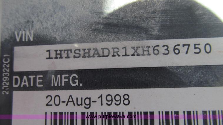 image for item E3747 1999 International 4900 dump truck