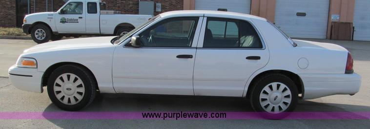 image for item E5878 2007 Ford Crown Victoria Police Interceptor