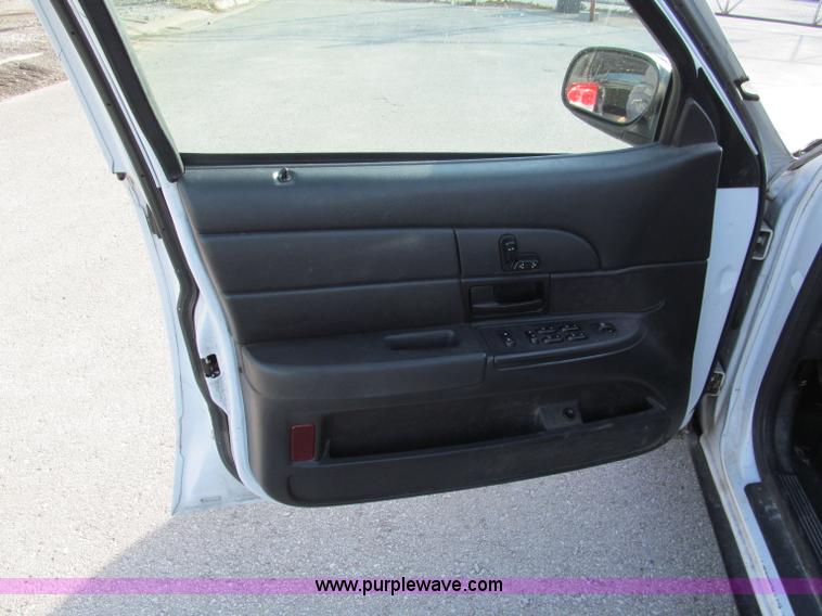 image for item E5878 2007 Ford Crown Victoria Police Interceptor